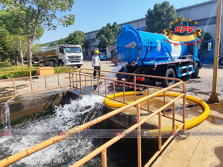 8,000 Litres Sewage Collection Truck DongFeng - Discharge Water Testing